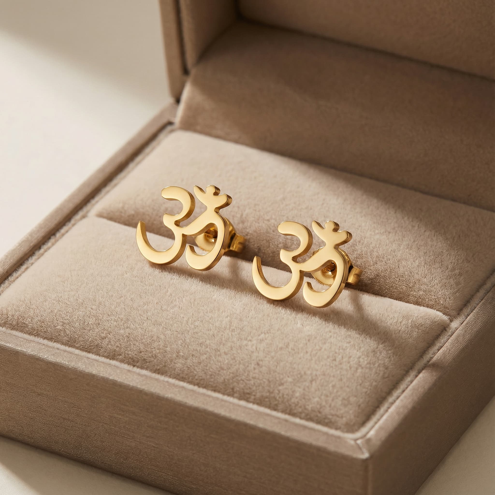 Om Sembolllü 925 Ayar Gümüş Küpe